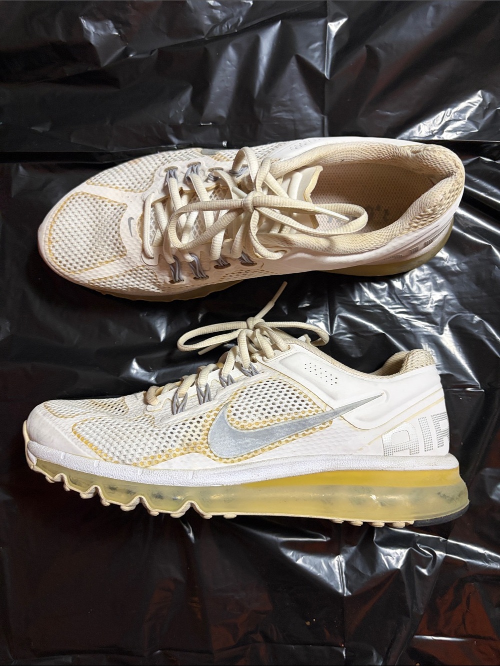 Nike Women's Cream/Yellow Air-Cushioned Mesh Sneakers